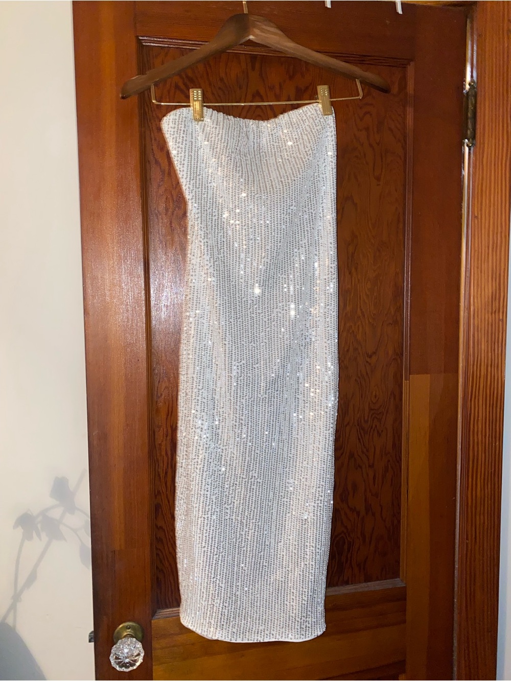 Sequin Strapless Midi Dress in Silver-White